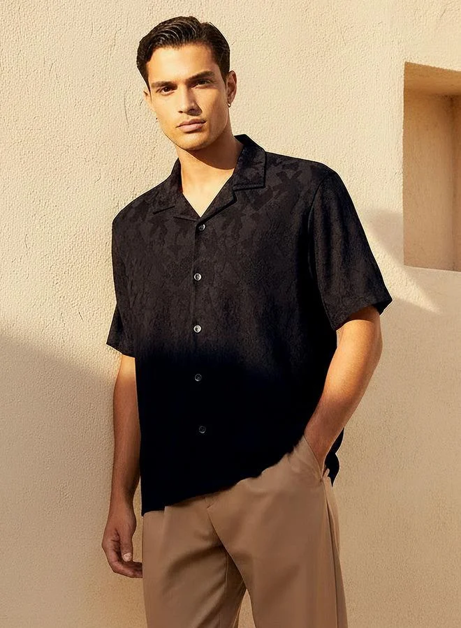 ايكونيك Iconic Men Regular Fit Camp Collar Textured Shirt